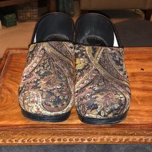 Women’s Dansko Shoes